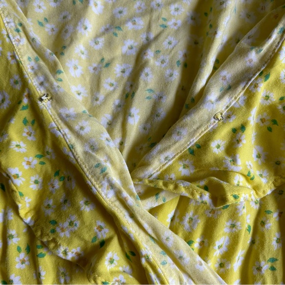 Arizona Jean Company Yellow Floral Wrap Dress - Size XXL - Picture 3 of 3